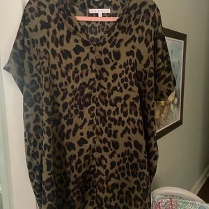 Karlie long tunic Size Medium and fits like a Large.